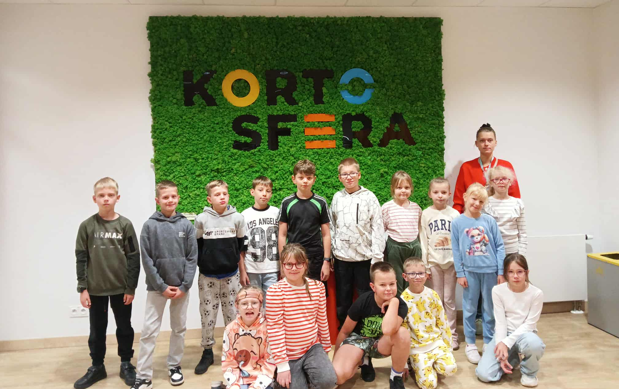 Uczniowie podczas wycieczki do Kortosfery