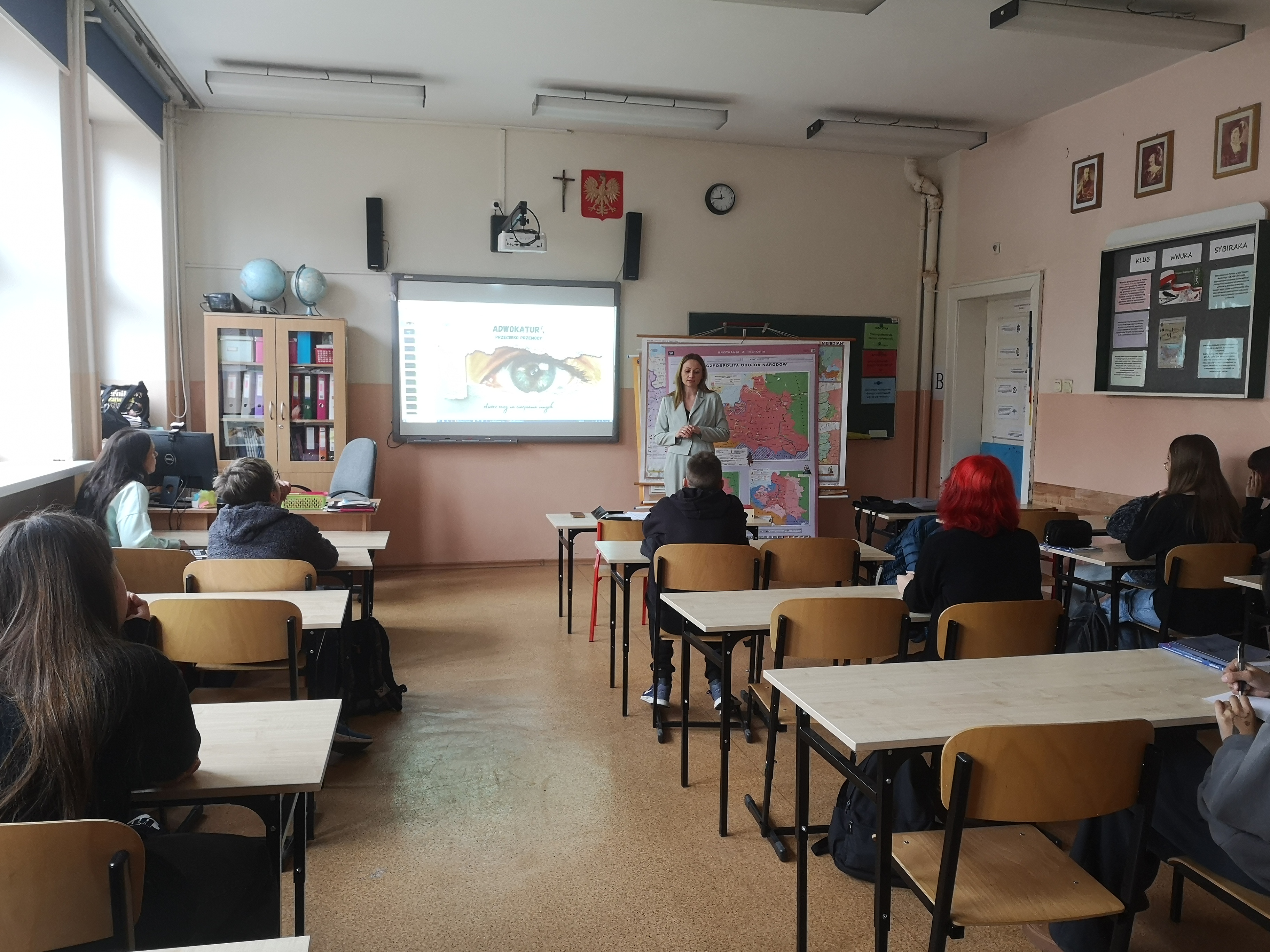 Uczniowie podczas spotkania z adwokatem